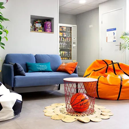 Отель Ibis Budget Lunel Porte De Camargue 2*