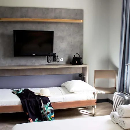 Отель Ibis Budget Lunel Porte De Camargue Эмарг