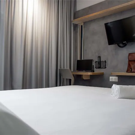 Ibis Budget Lunel Porte De Camargue מלון אימארגואס