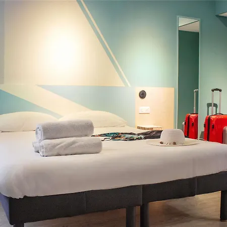 Ibis Budget Lunel Porte De Camargue מלון