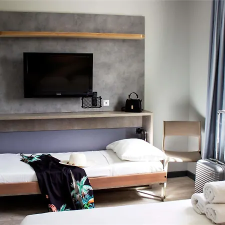 Ibis Budget Lunel Porte De Camargue מלון 2*