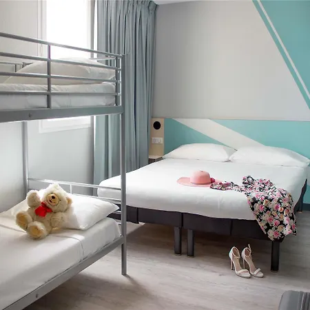 Ibis Budget Lunel Porte De Camargue 2* אימארגואס