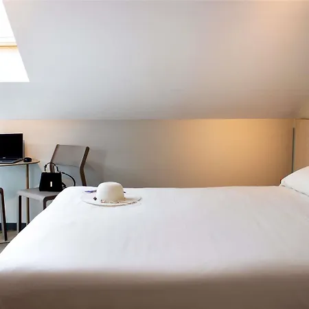 Ibis Budget Lunel Porte De Camargue