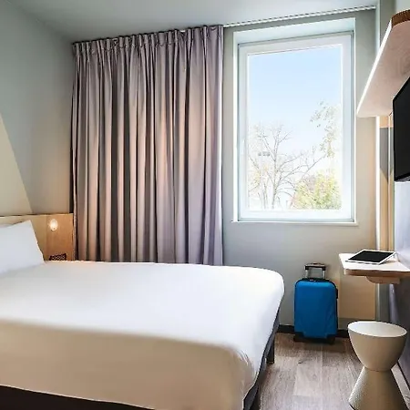 Ibis Budget Lunel Porte De Camargue 2*
