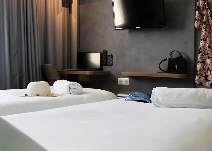 Hotel Ibis Budget Lunel Porte De Camargue 2*